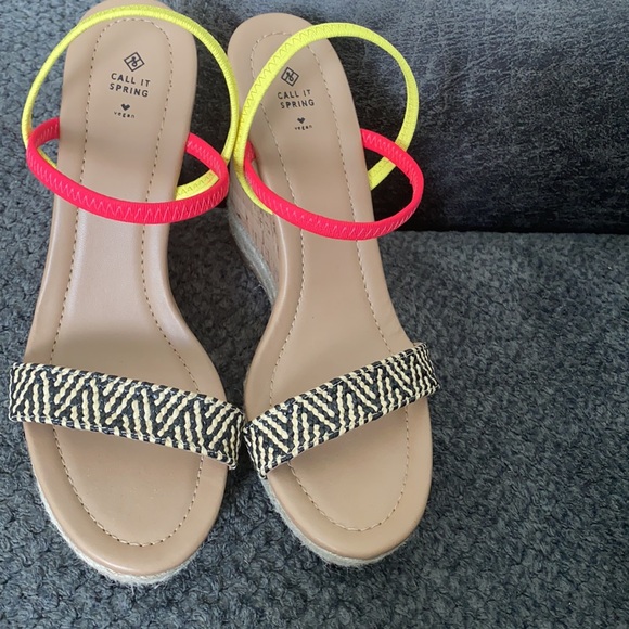 Call it Spring Wedges - Picture 5 of 7